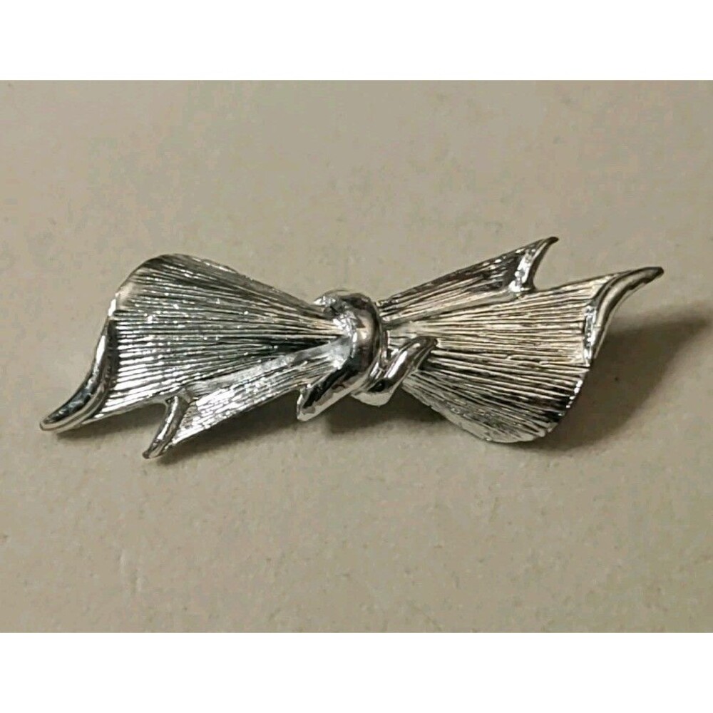 Gerrys Bow Brooch Pin Vintage Silver Tone Classic Signed Textured Shiny